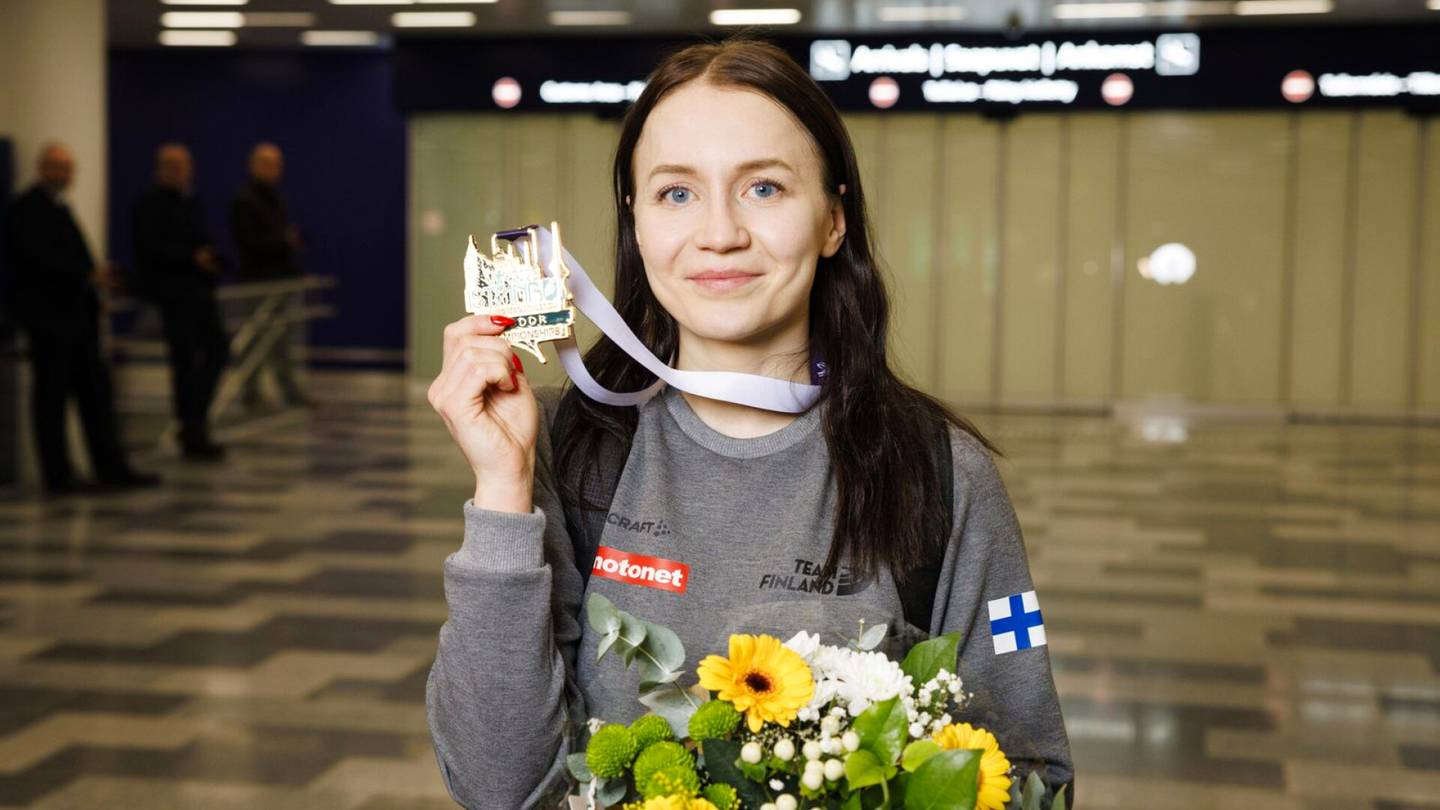Yleisurheilu | Reetta Hurske saapui juhlittuna sankarina Suomeen: ”Kotona odottaa pyykinpesukone”