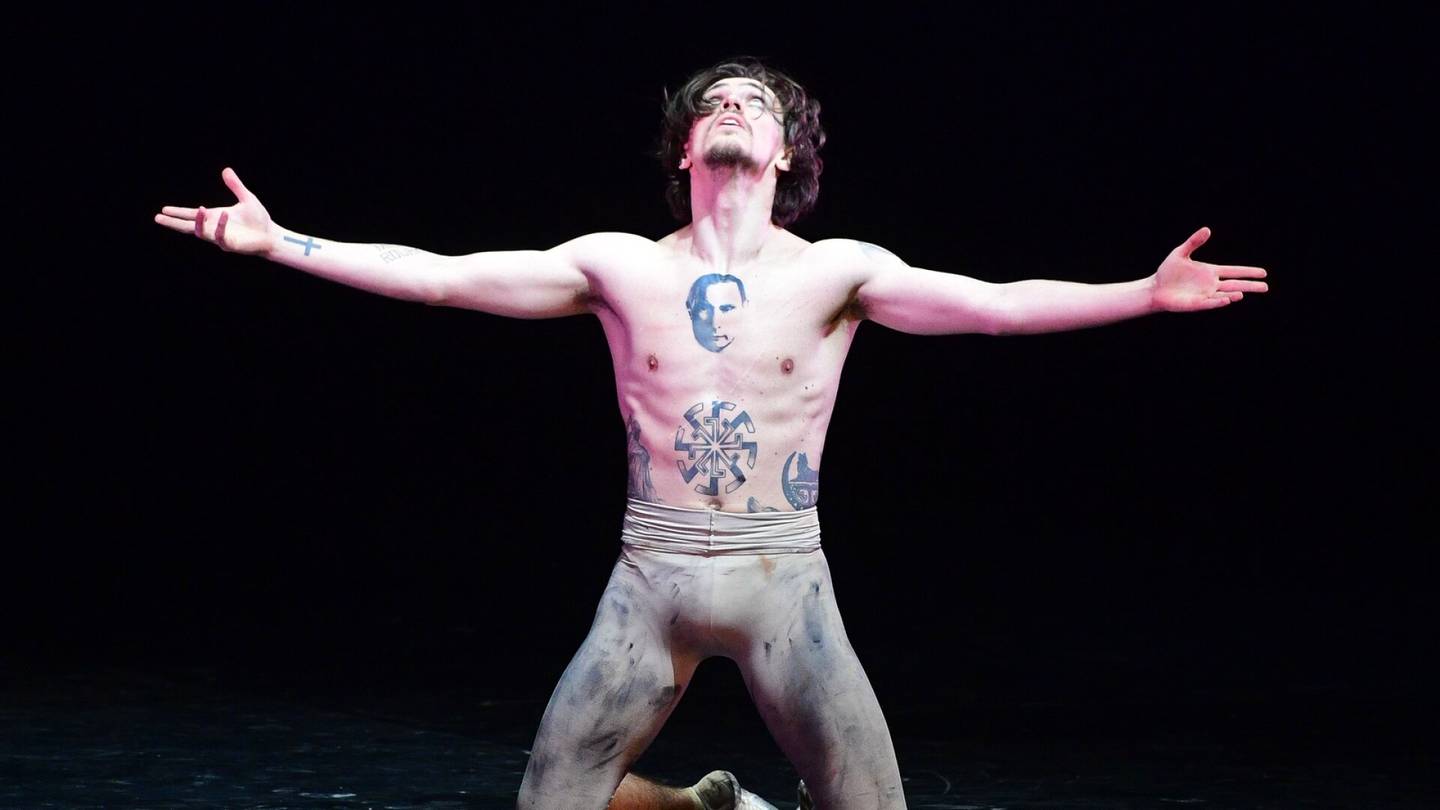 Tanssi | Italialainen teatteri perui Putinin kuvilla tatuoidun venäläisen huipputanssijan esityksen