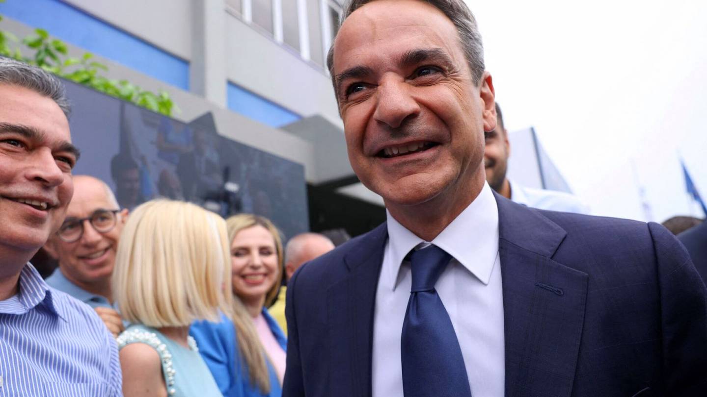 Kreikka | Pääministerin konservatiivi­puolue saamassa yli puolet parlamentti­paikoista