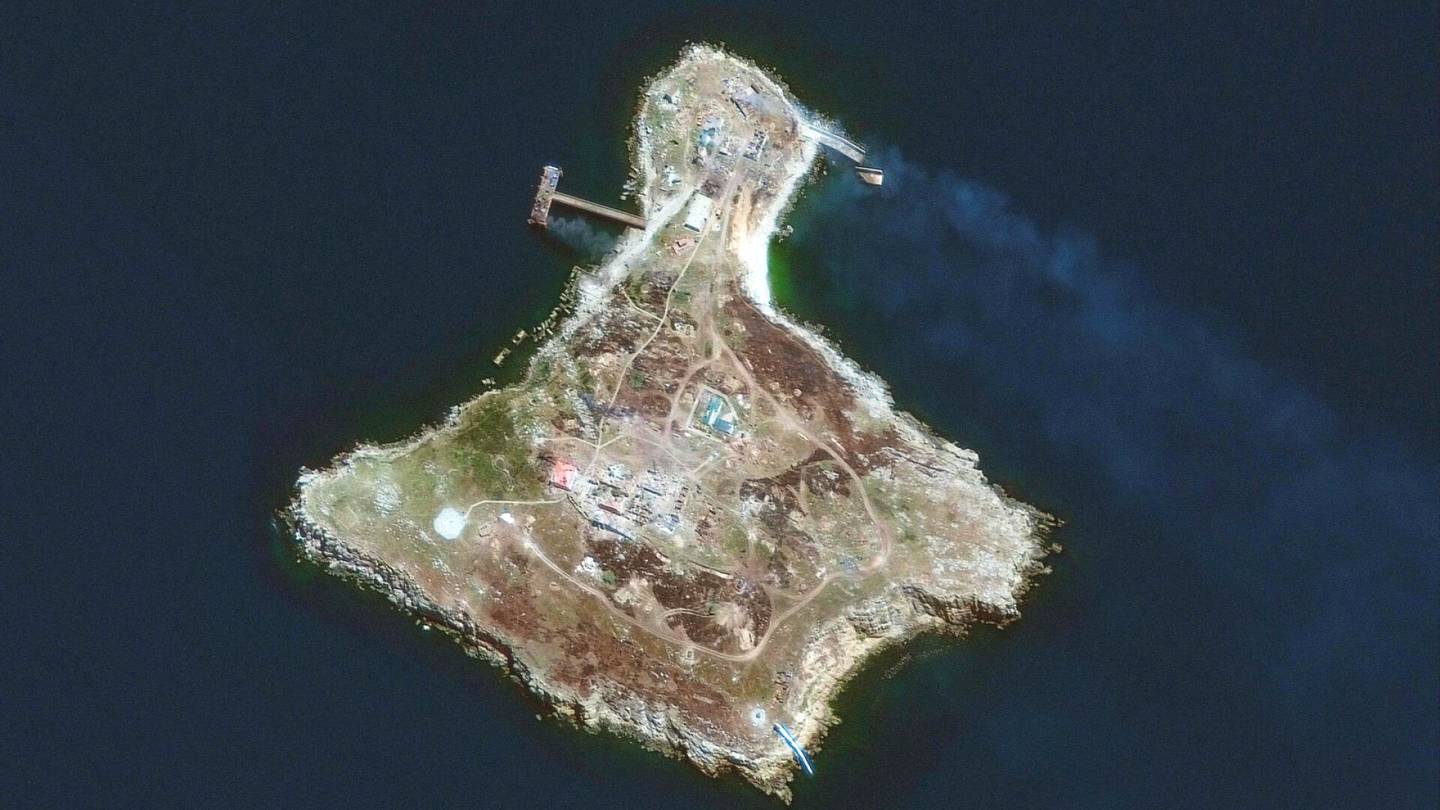 Venäjän hyökkäys | ”Maa, jolla ei edes ole laivastoa” ajoi venäläiset pois Käärme­saarelta: Asian­tuntijat arvioivat tappion vaikutusta sotaan