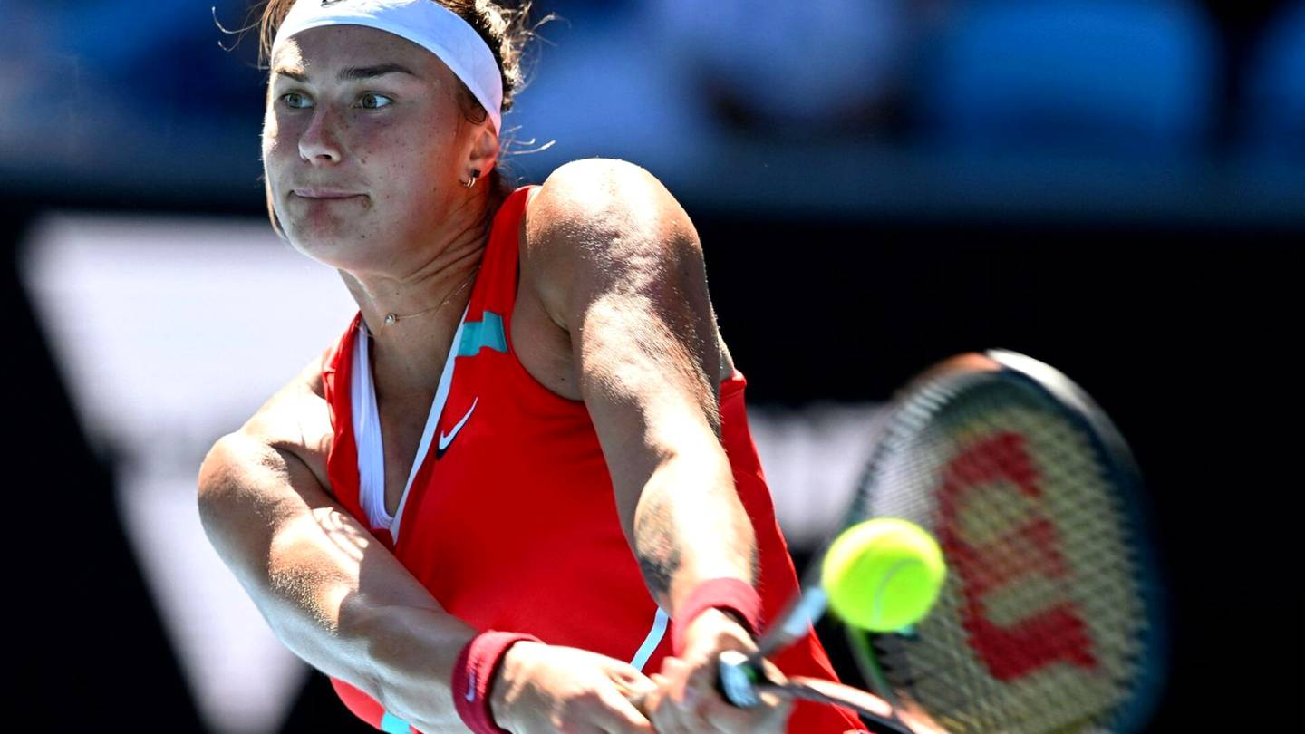 Tennis | Naisten kakkossijoitettu Arina Sabalenka iloitsi tehtyään vain kymmenen kaksoisvirhettä, eteni vaikean alun jälkeen jatkoon Australian avoimissa