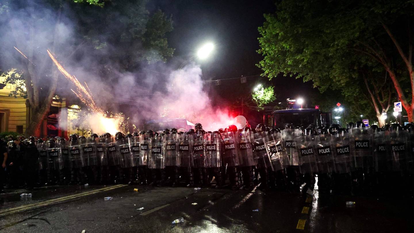 Georgia | Poliisi käytti kyynelkaasua EU-jäsenyyttä kannattaviin mielenosoittajiin Tbilisissä