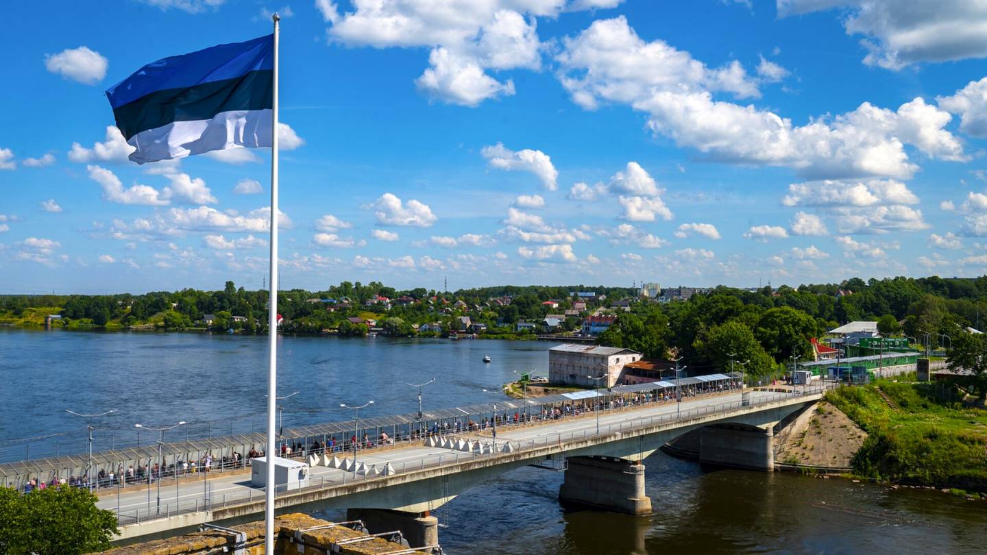 Rajavalvonta | Viro tehostaa itärajansa valvontaa suitsiakseen pakotteiden kiertämistä