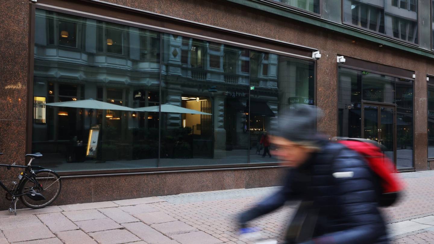 Keskustan näivettyminen | Kuvat tyhjistä liiketiloista näyttävät Helsingin kivijalka­liikkeiden kadon