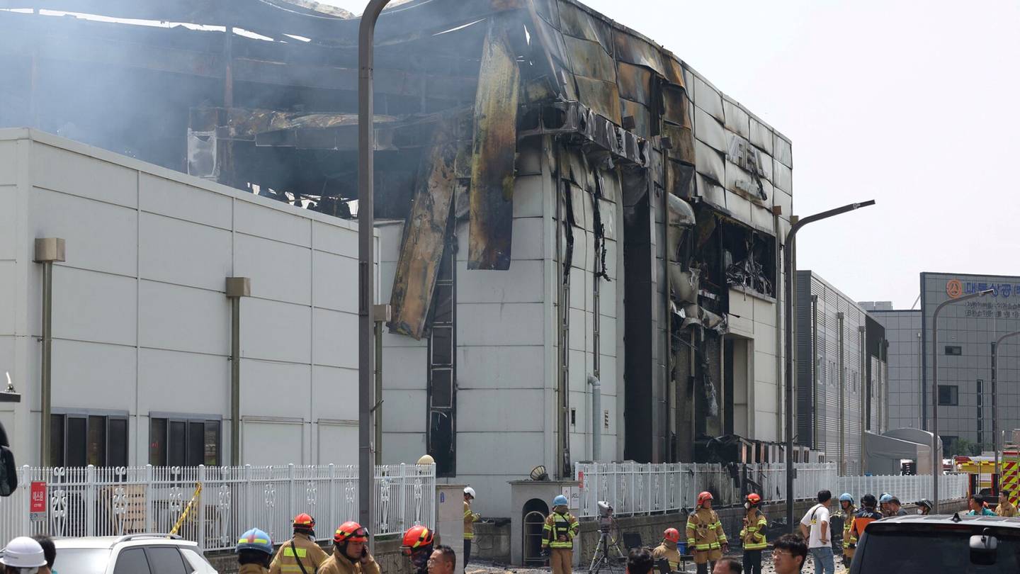 Etelä-Korea | Jopa 20 ihmistä kuollut litium­akkutehtaan tulipalossa