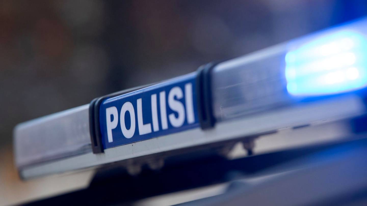 Rikosepäilyt | Poliisi tutkii diplomaattiauton kaahailua Helsingin keskustassa