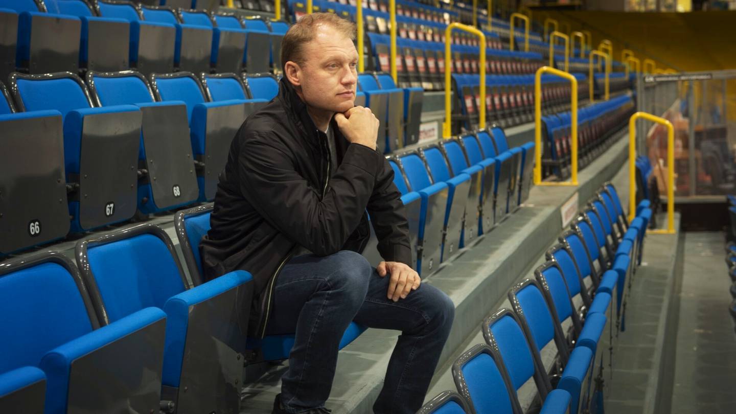 Jääkiekko | SM-liigan huippuottelussa hyväksyttiin kaksi paitsio­maalia – urheilu­johtaja kertoo, miksi kallis virhe tapahtui