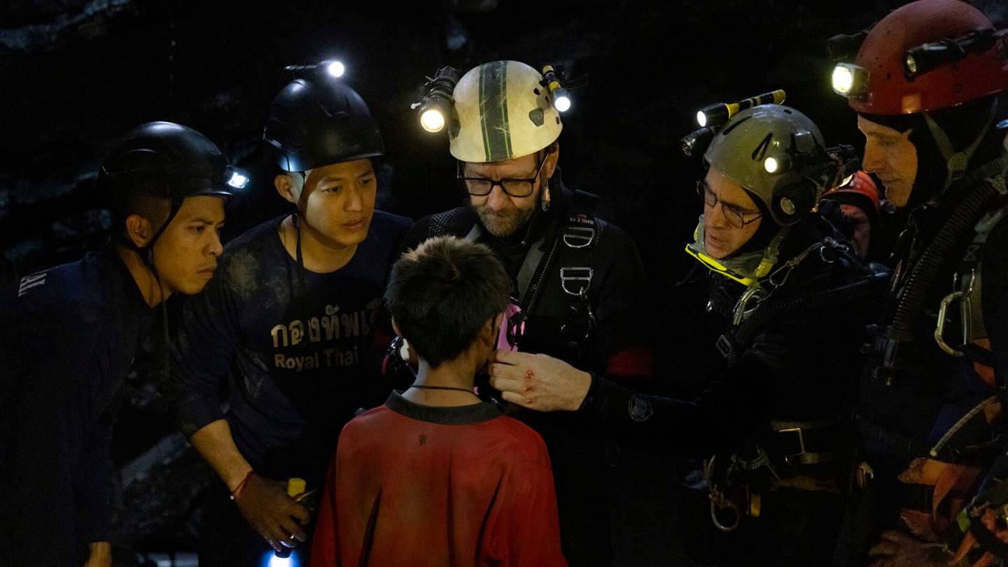 Elokuvat | Thaimaan luolapelastuksesta syntyi jäntevä draamaelokuva Thirteen Lives, jonka sukelluskohtaukset raastavat hermoja