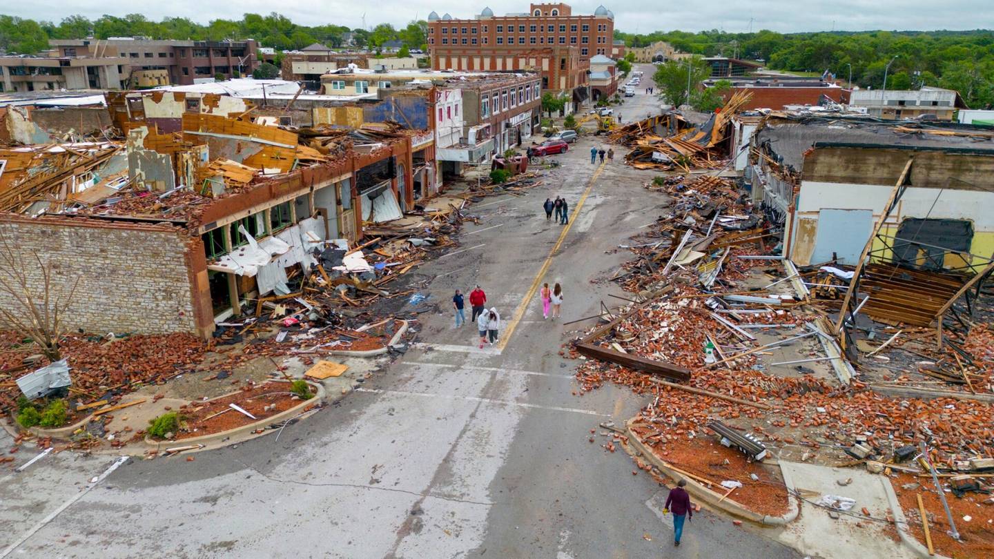 Yhdysvallat | Useat tornadot pyyhkivät Yhdysvaltojen keski­osia, ainakin viisi kuollut