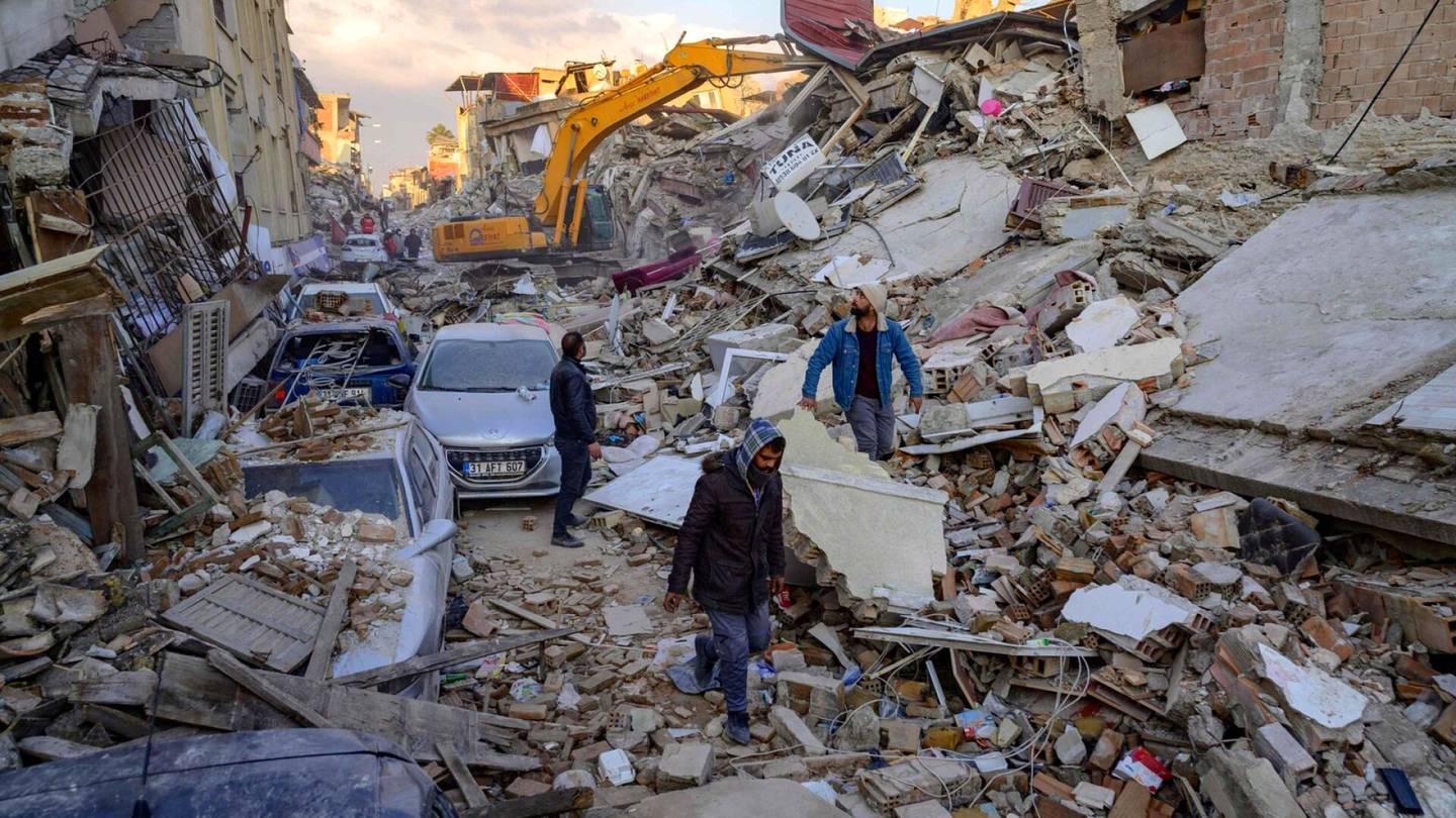 Turkki | Poliisi otti kiinni romahtaneen rakennuksen omistajan, joka yritti paeta Montenegroon