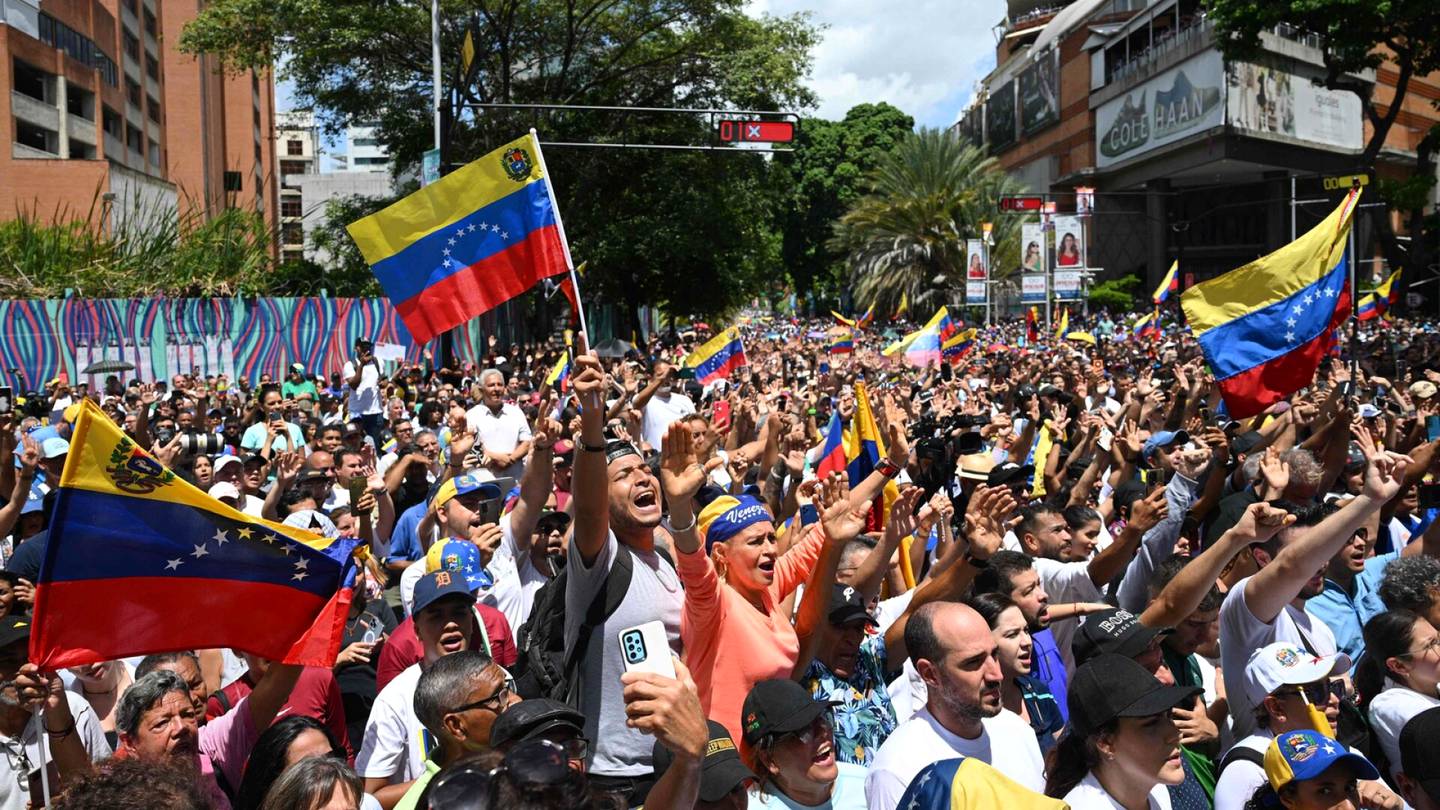 Venezuela | Tuhannet opposition kannattajat osoittavat mieltä Venezuelan pääkaupungissa