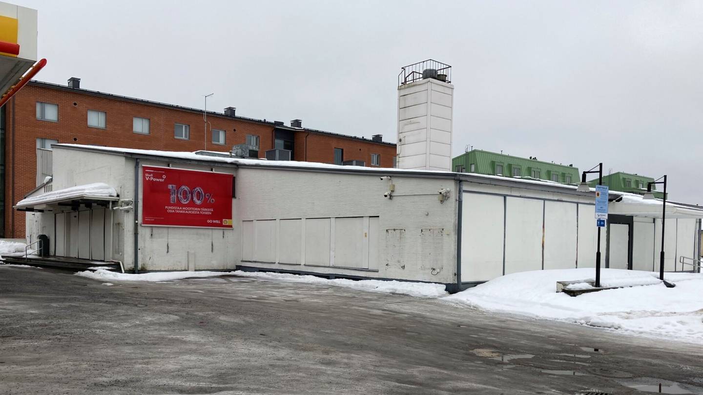Arkkitehtuuri | Vanha huolto­asema Helsingissä muuttui aave­taloksi: Suojelu estää purkamisen