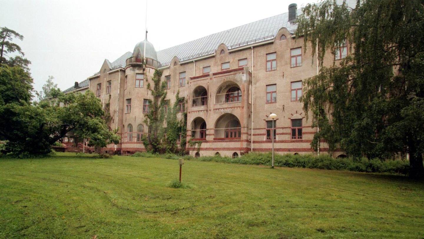 Kiinteistöt | Helsingin kaupunki myi sairaalana toimineen jugendlinnan 1,5 miljoonalla eurolla