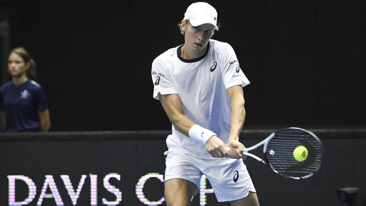 Tennis | Emil Ruusuvuori lähes kävely­vauhdilla jatkoon Tel Avivin ATP-turnauksessa