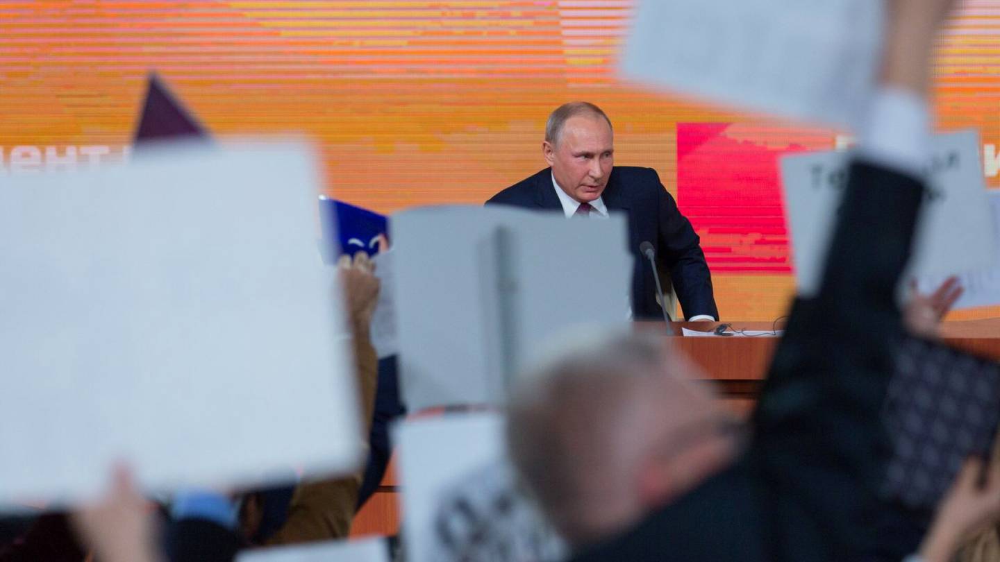 Pääkirjoitus | Epävarma Putin hylkäsi vanhan rituaalin
