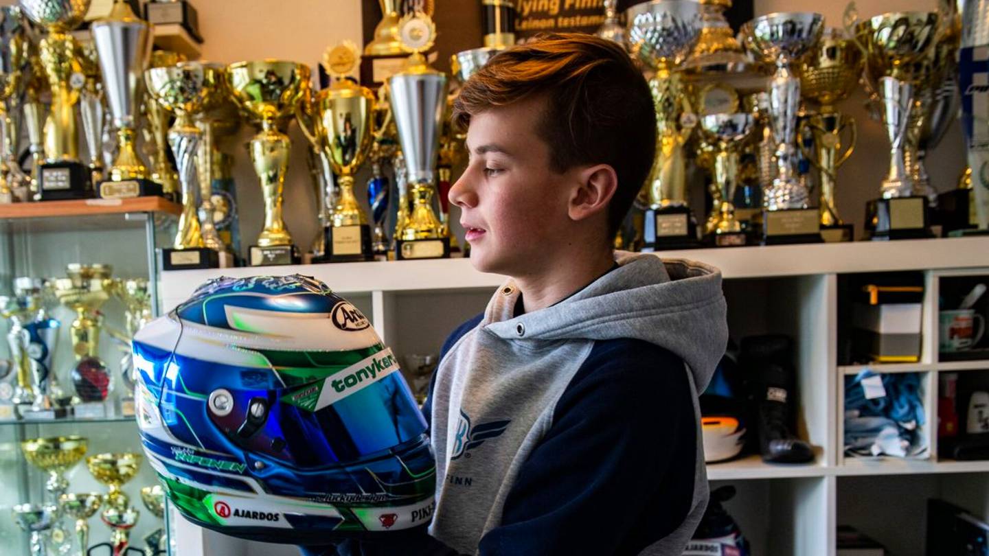 Autourheilu | Formula­lupaus Tuukka Taponen ajoi jälleen voittoon F4-sarjassa