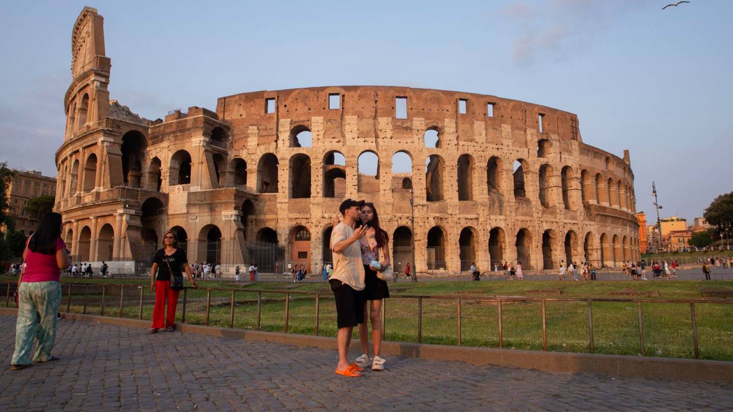 Italia | Colosseumiin kaivertanut turisti pahoittelee tekoaan – Väittää, ettei tiennyt monumentin muinaisuudesta