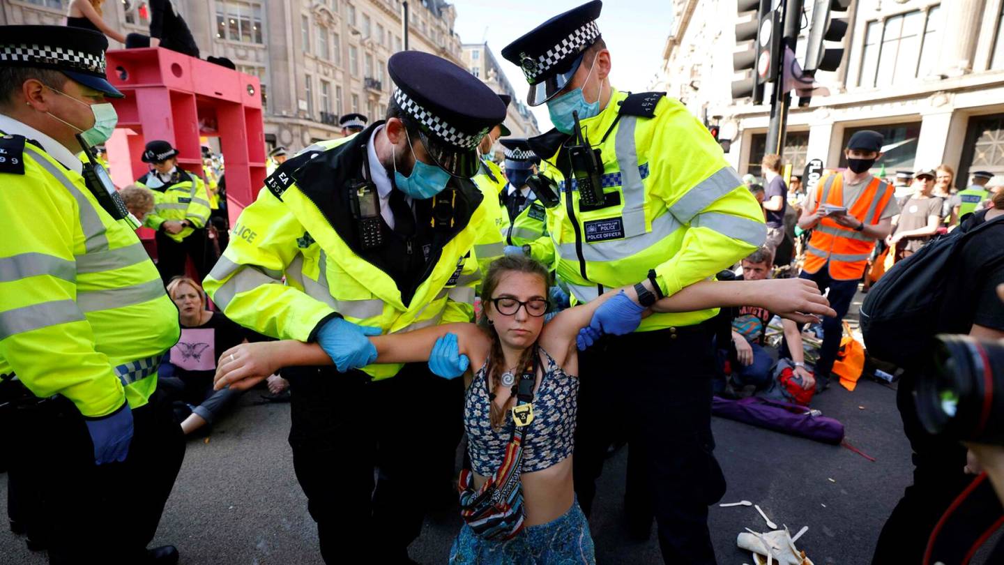 Mielenosoitukset | Britannian ”Elokapina” ilmoittaa luopuvansa liikenteen häirinnästä
