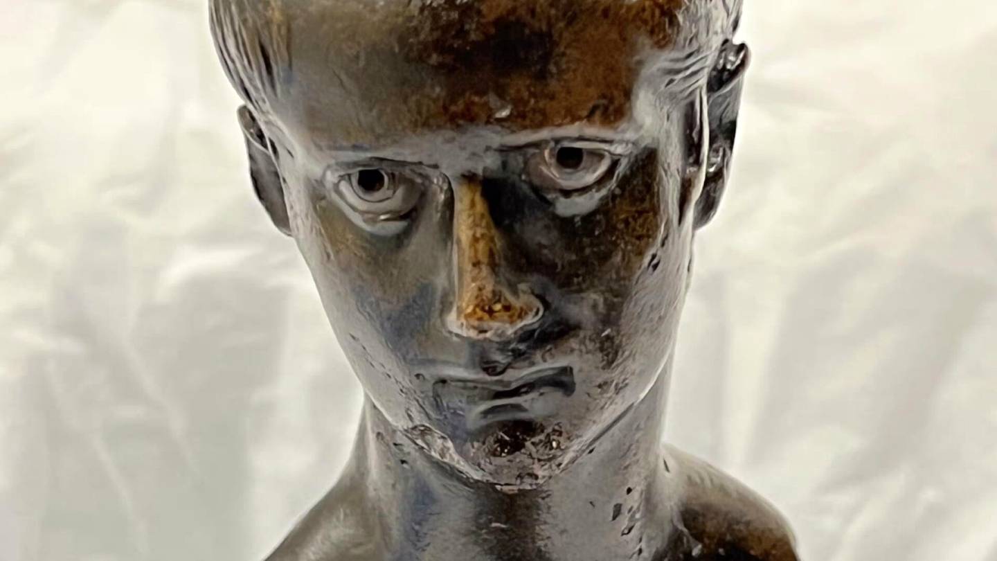 Museot | Aarteenetsintä johti löytöön: nimetön patsas esittääkin antiikin kuuluisaa hirmuhallitsijaa