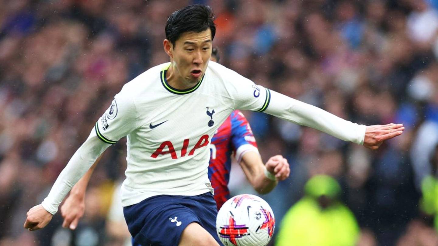 Jalkapallo | Tottenham ja Crystal Palace tuomitsivat rasistisen fani­käytöksen tähti­pelaajaa kohtaan