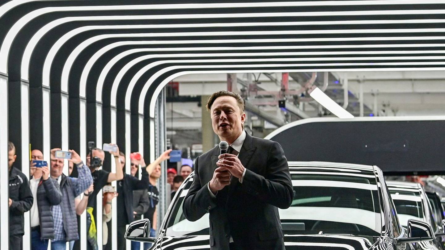 Autot | Tesla-kriitikko maksoi yli puoli miljoonaa Super Bowlin vasta­mainoksesta