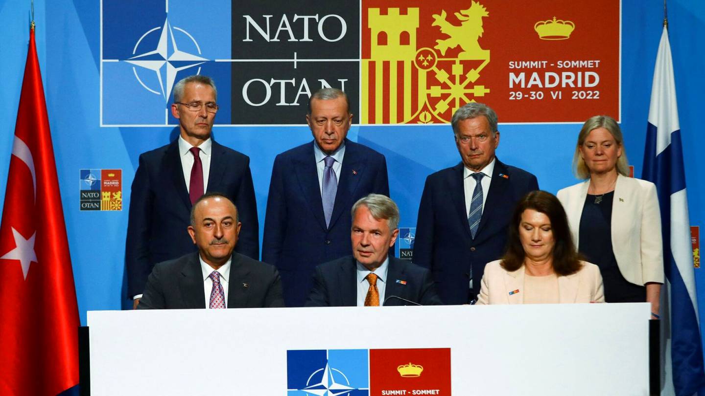 Nato | MT:n kysely: Lähes puolet suomalaisista hyväksyy Turkin kanssa tehdyn sopimuksen