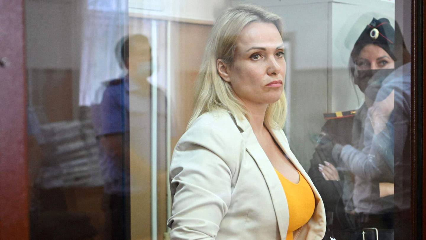 Venäjä | Sotaa vastustanut toimittaja Marina Ovsjannikova pakeni Venäjältä