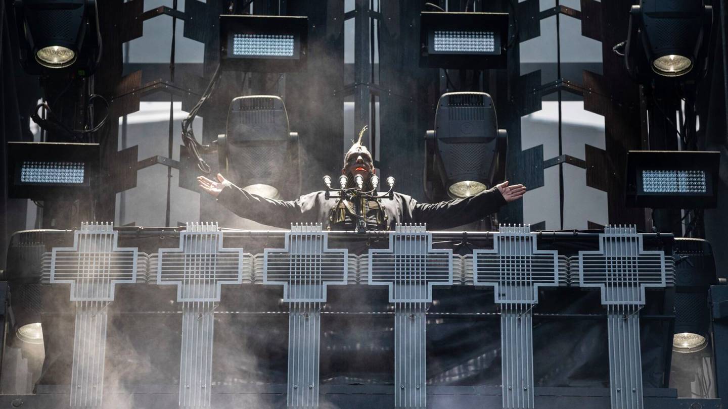 Konserttiarvio | Rammsteinin tulishow syveni biisi biisiltä, ja lopussa draama huipentui laukaukseen