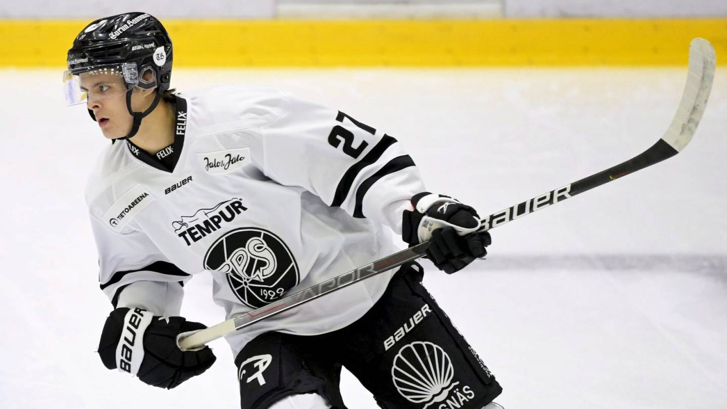 Jääkiekko | Nuori TPS-hyökkääjä Mikael Pyyhtiä NHL-sopimukseen