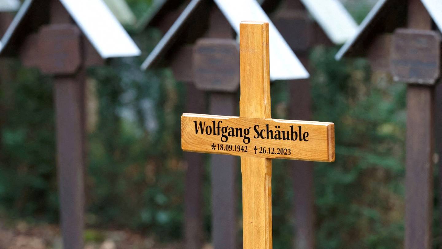 Saksa | Saksalais­ministerin hautaan kaivettiin syvä reikä – ”Kuvottava rikos”