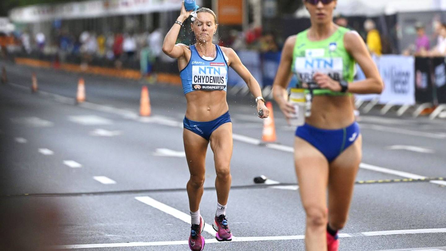 Yleisurheilun MM-kisat | Nina Chydeniuksen silmät kostuivat maratonin jälkeen –kengissä herkkä piiloviesti