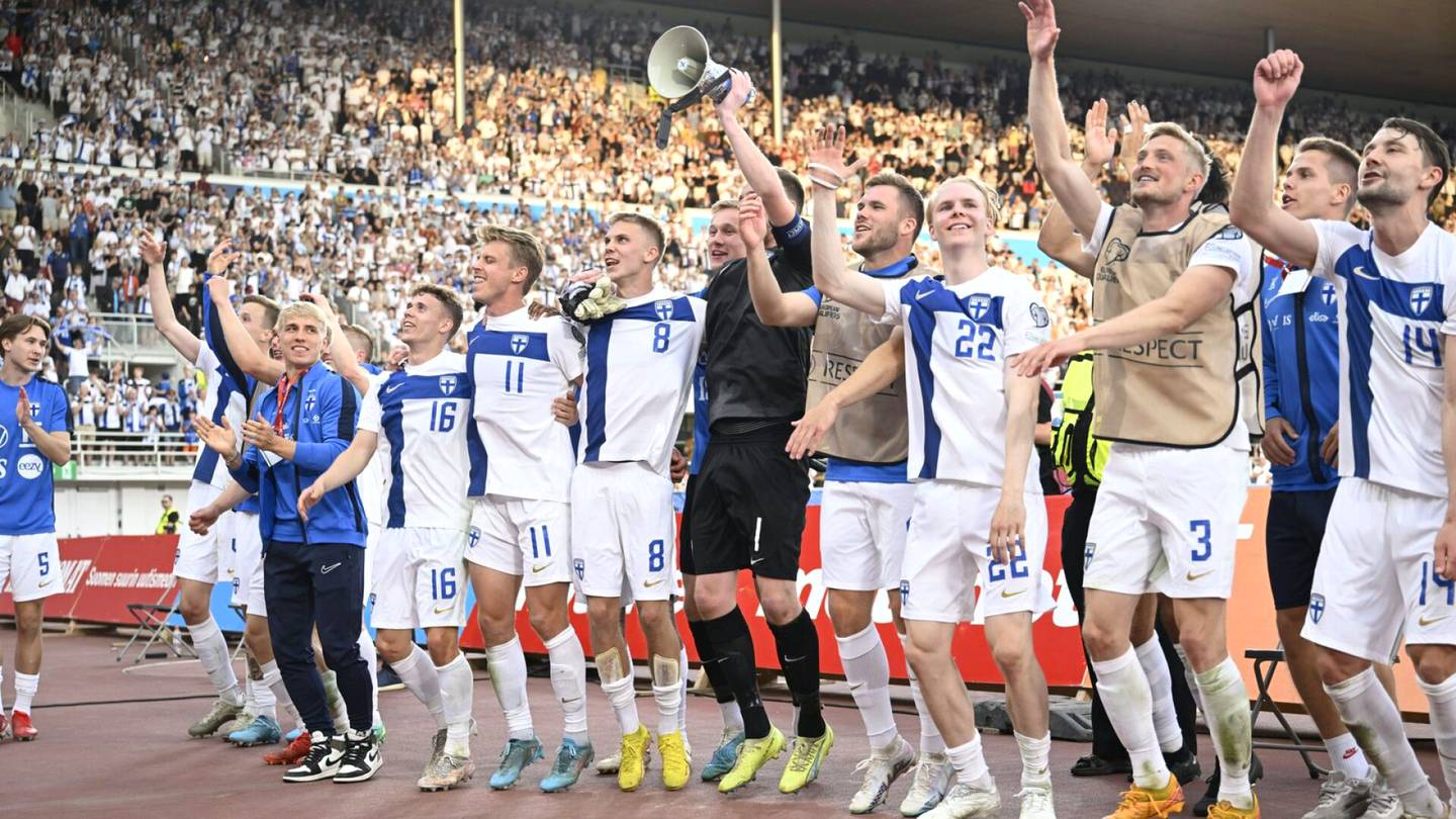 Jalkapallo | San Marinon valmentaja ylistää Huuhkajia: ”Yksi Euroopan parhaista joukkueista”