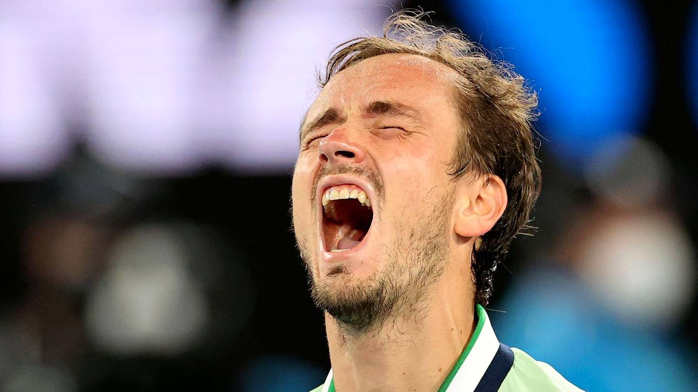 Tennis | Daniil Medveded selviytyi välieriin kahden erätappion jälkeen – ”Ei ole hajuakaan, miten kykenin voittoon”