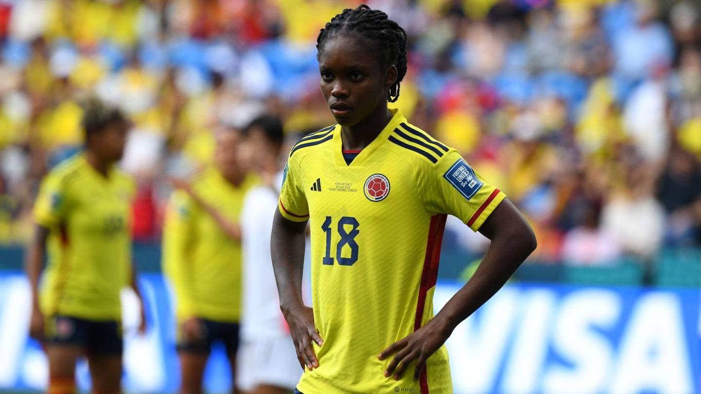 Jalkapallon MM-kisat | Kolumbian 18-vuotias tähti­pelaaja lyyhistyi kentälle kesken harjoitusten