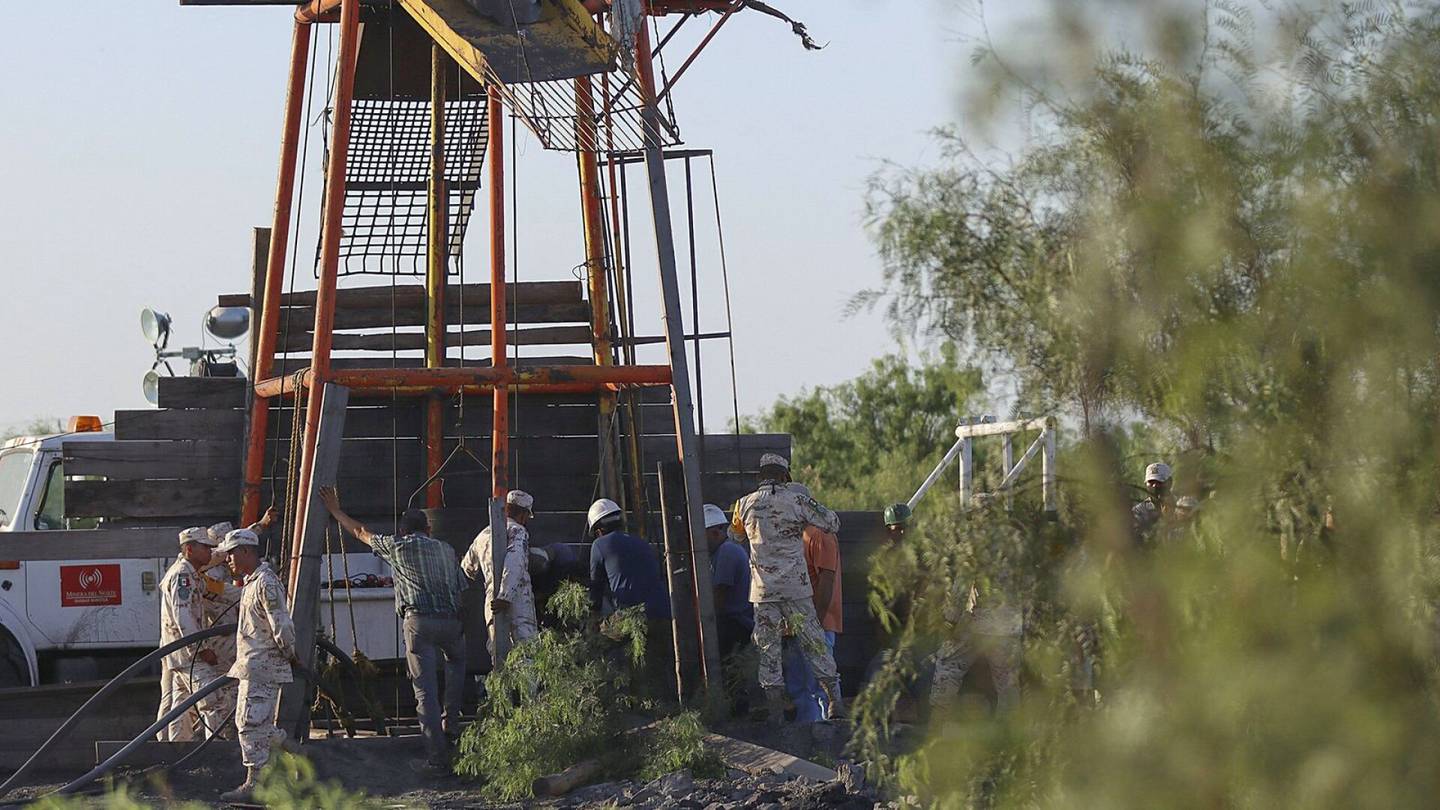 Meksiko | Hiilikaivos sortui Meksikossa – kymmenkunta kaivostyöntekijää on yhä loukussa