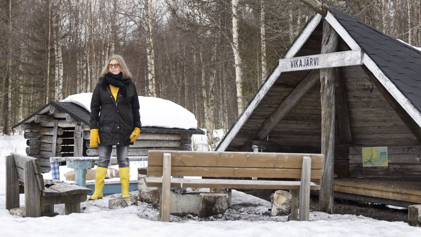 Turismi | Anita Lallon koira herää yöllä turistien vuoksi: Revon­tuli­retkistä on tullut Rova­niemellä kasvava ongelma