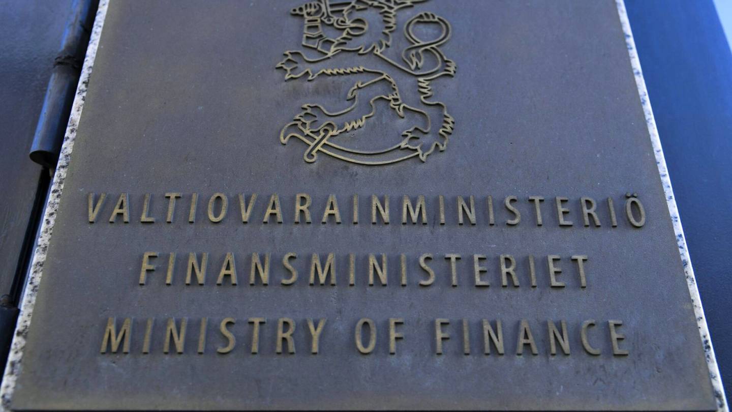 Virat | Valtio­varain­ministeriön ali­valtio­sihteerin virkaa hakee muun muassa Tytti Yli-Viikari