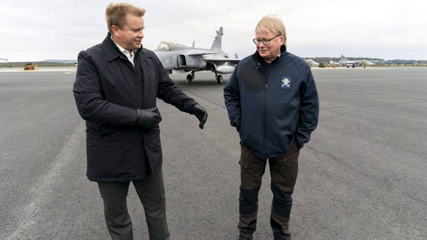 Turvallisuuspolitiikka | Puolustus­ministeri Kaikkonen: ”Lännellä on iso huoli Ukrainan tilanteesta”