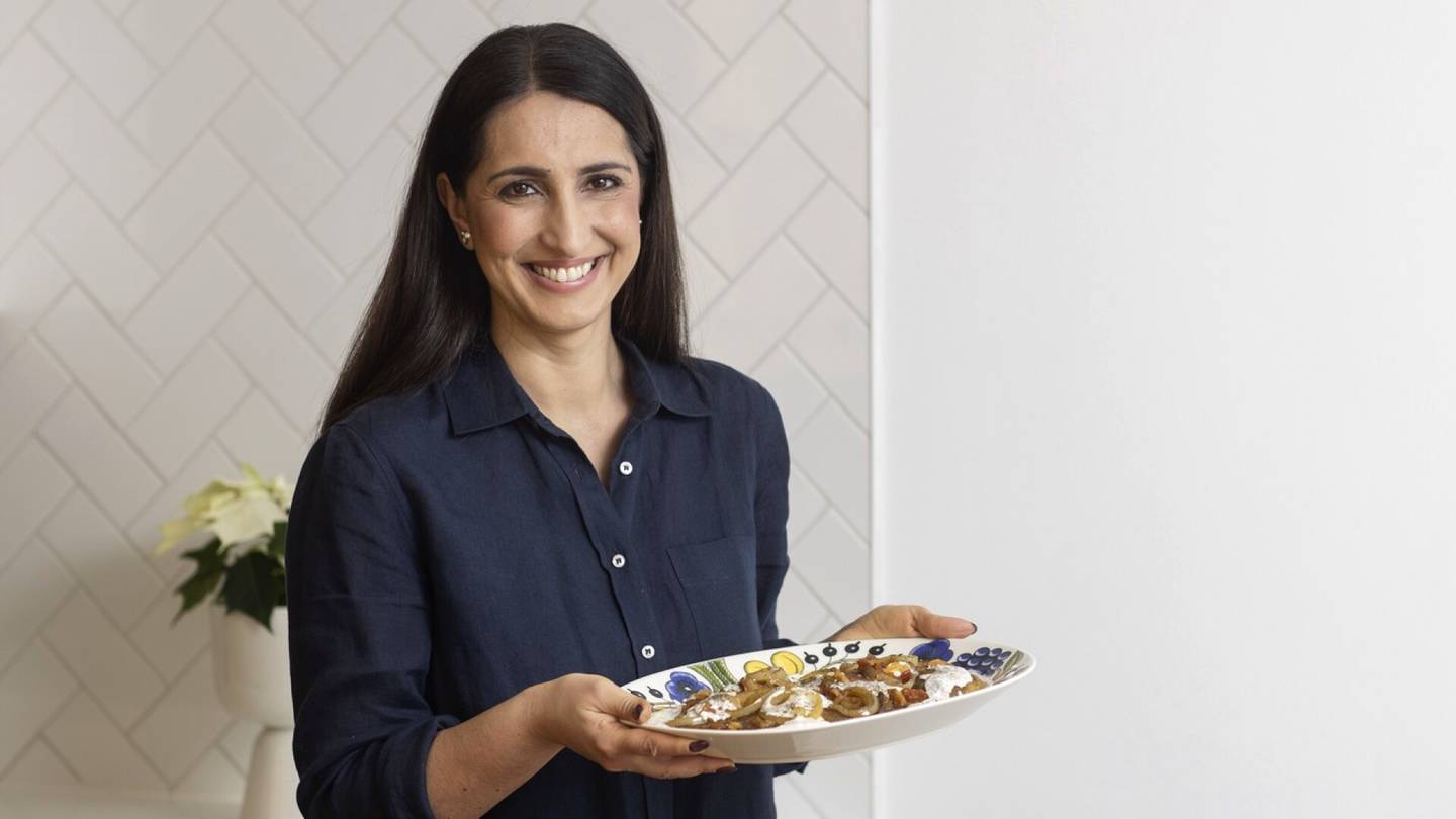 Ruokabravuuri | Kansanedustaja Nasima Razmyar vasta opettelee kokkaamaan, ja siihen on syy
