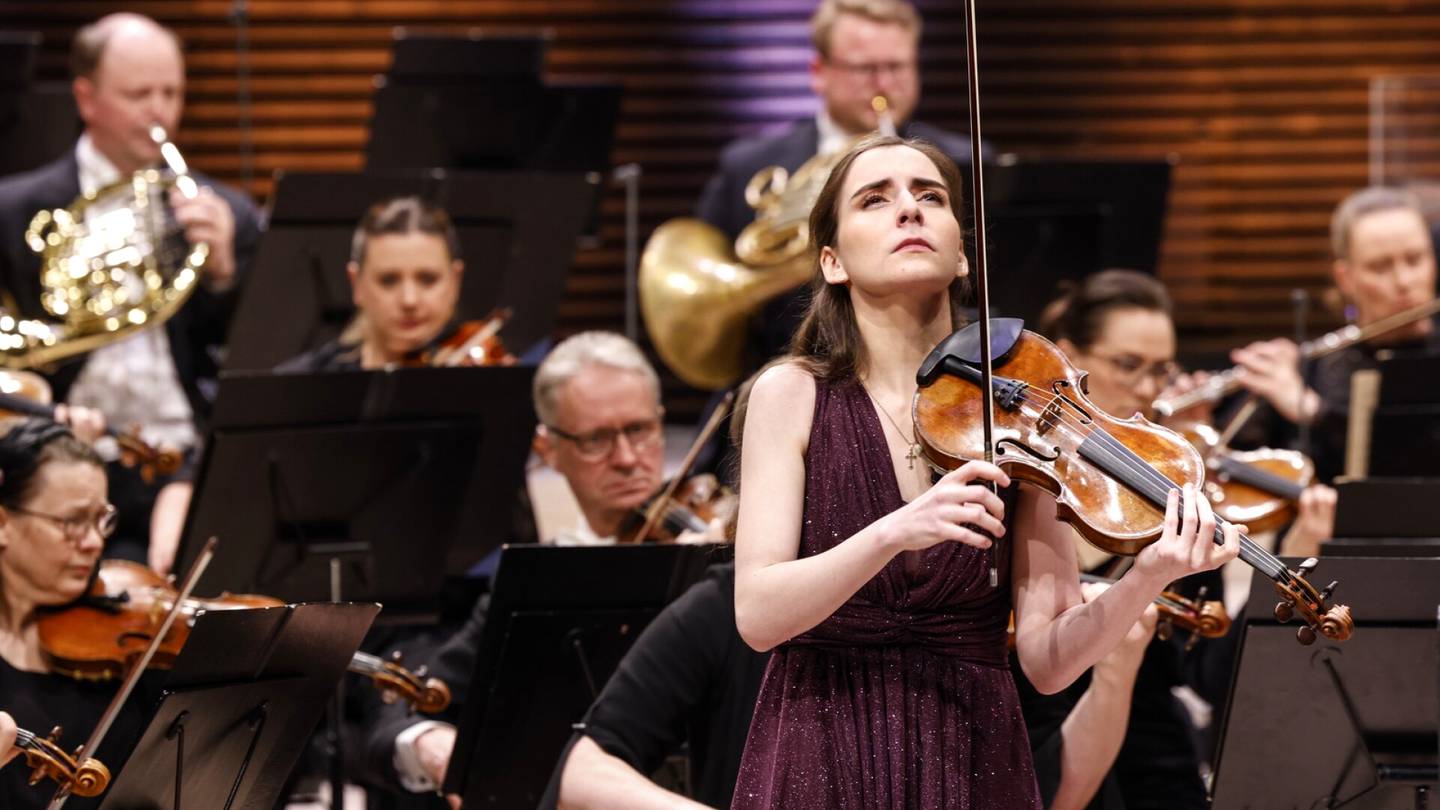 Konserttiarvostelu | Sibelius-viulukilpailu lähenee loppuaan: toisessa finaali­konsertissa kuultiin polttavan intensiivistä Bartókia, tyylikästä Sibeliusta ja romanttista Mendelssohnia