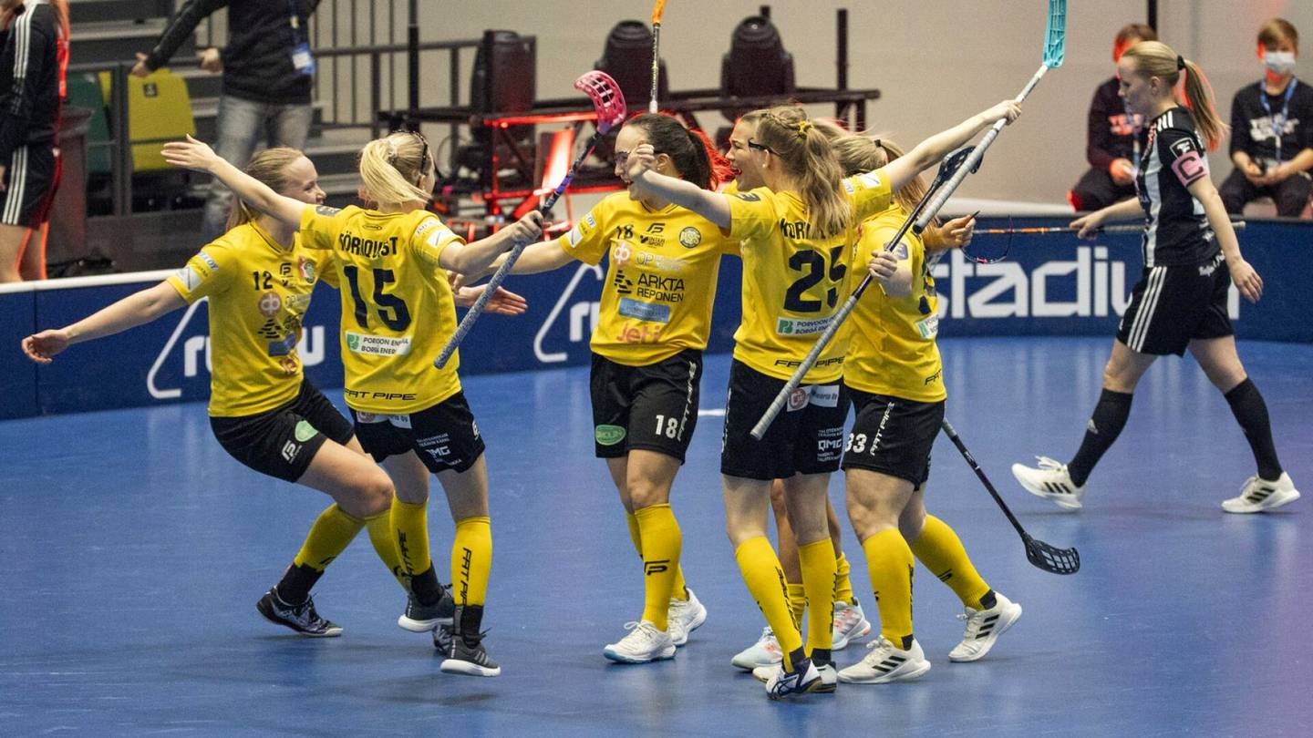 Salibandy | Ella Holmberg laukoi PSS:n jatkoajalla salibandyn Suomen cupin voittoon