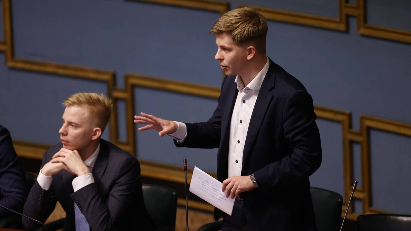 Eduskunta | Perussuomalaiset puolustivat väestö­puheitaan keskustelussa Oulun puukotuksista ja rasismista