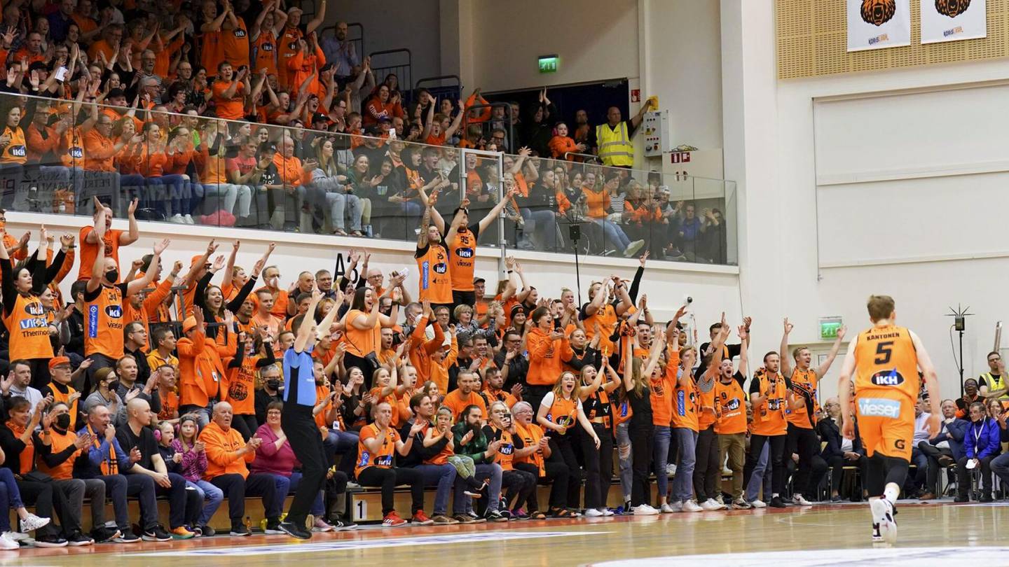 Koripallo | Karhu Basket löysi hurmoksen ja otti Korisliigan mestaruuden takaisin Kauhajoelle
