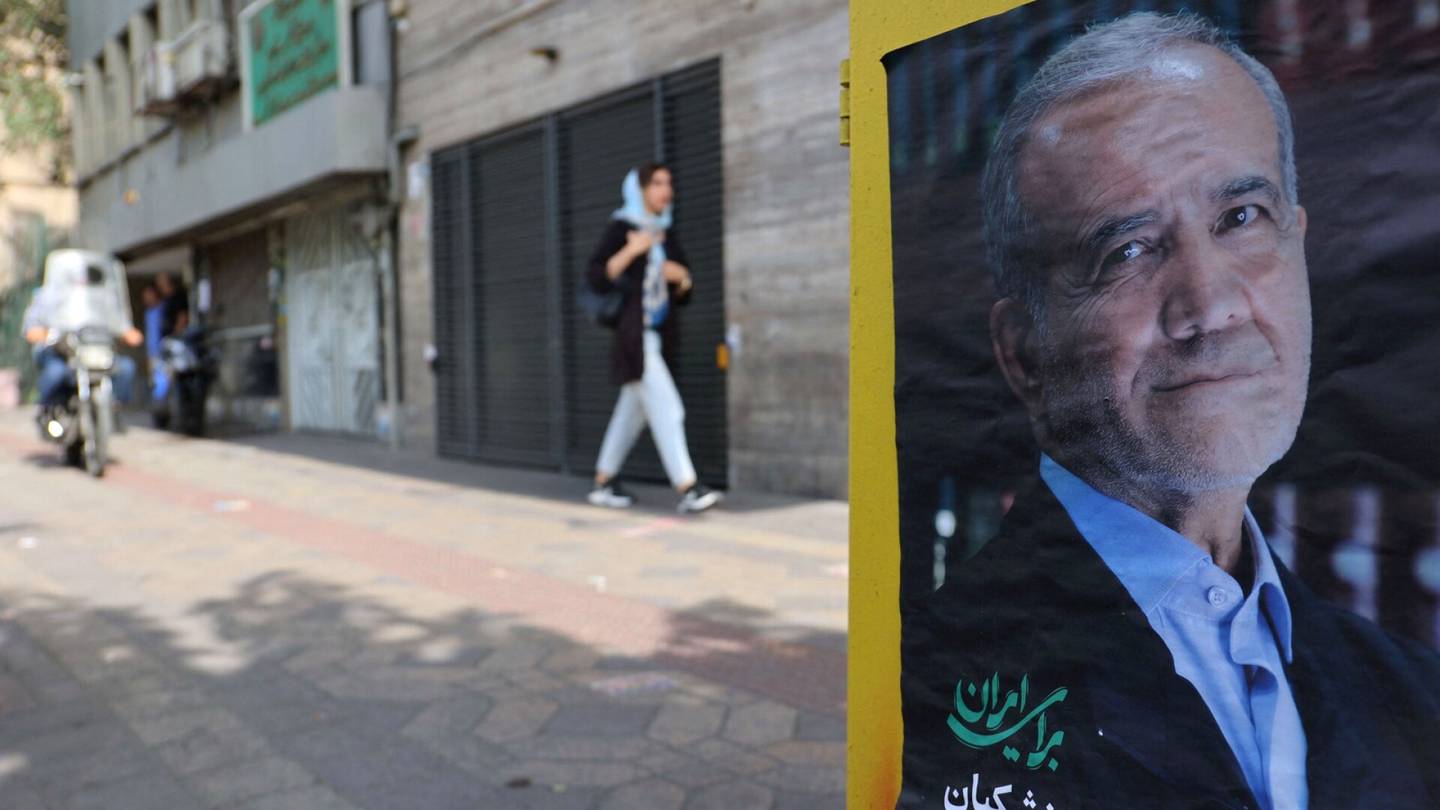 Iran | Uudistus­mielinen sydän­lääkäri voitti Iranin presidentin­vaalien ensimmäisen kierroksen