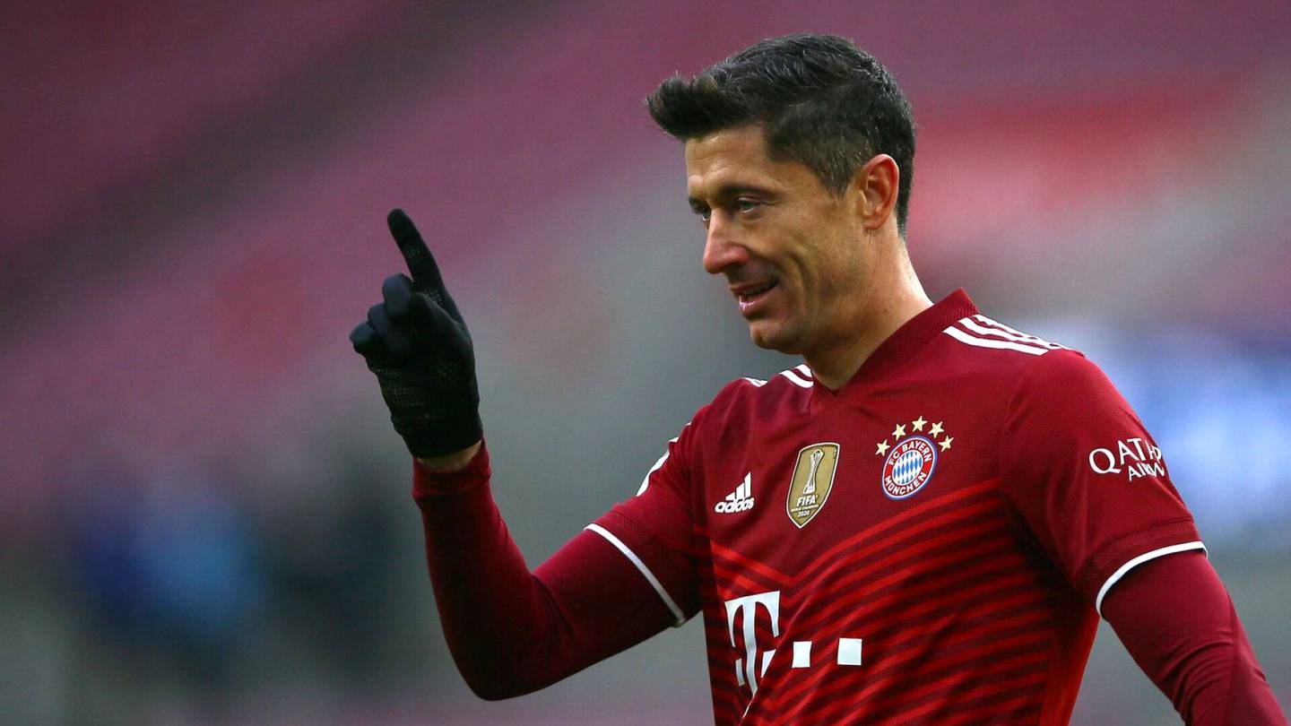 Jalkapallo | Bayernin maalikanuuna Robert Lewandowski ylsi Bundesliigassa 300 maaliin