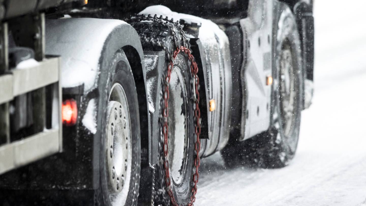 Takatalvi | Voisiko ”lumi­ketjuista” olla apua liikenteessä liukasteleville autoilijoille?