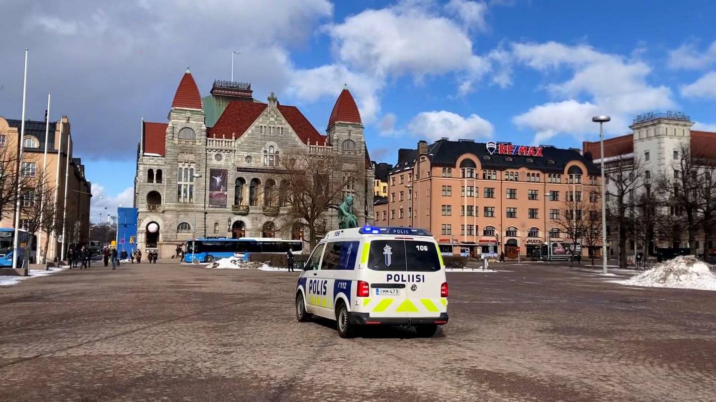 Poliisi | Kaahaaja pakeni poliiseja Helsingin ydin­keskustassa
