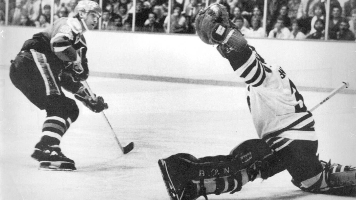 Jääkiekko | Wayne Gretzkyn Oilers-paidasta maksettiin huutokaupassa ennätyssumma