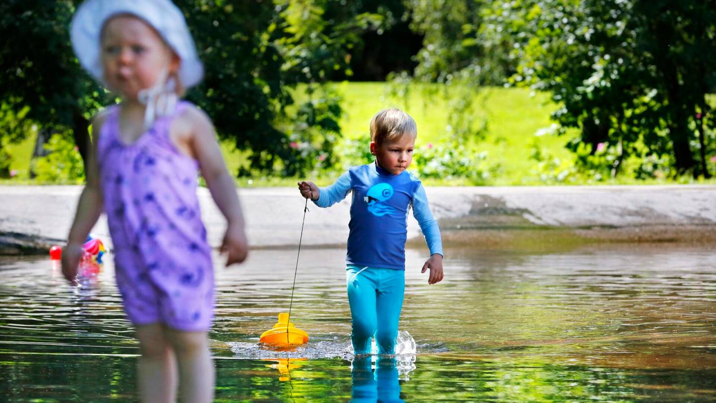Kesä | Pitkän tauon jälkeen Helsingin leikkipuistoissa pääsee taas vesileikkeihin