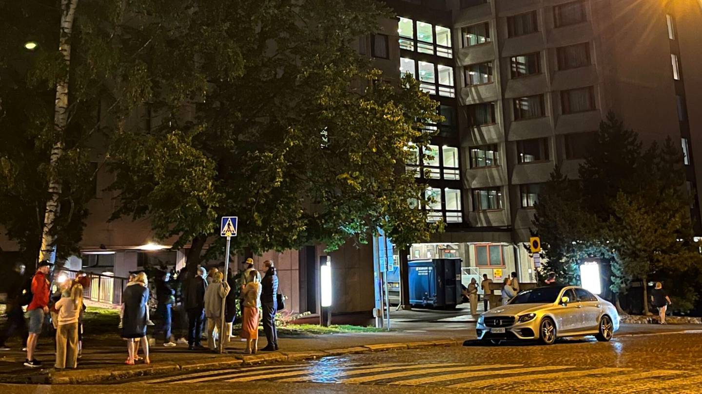 Vesivahingot | Helsinkiläishotelli tyhjennettiin vieraista öisen vesivahingon vuoksi